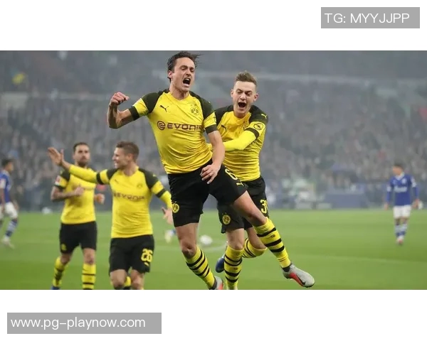 足总杯惊现争议判罚多特蒙德1-0力克拜仁引爆全场激情 足总杯惊现争议判罚多特蒙德1-0力克拜仁引爆全场激情