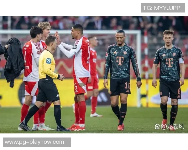 德甲激战：巴黎圣日耳曼6比2战胜巴萨点球大战瞬间点燃全场激情