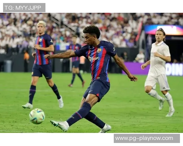 巴黎圣日耳曼大胜巴萨帽子戏法引发全场狂欢赛后精彩点评