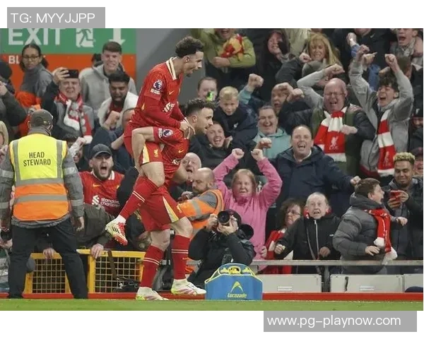 国王杯激战：利物浦与巴萨平局补时进球引发全场狂欢